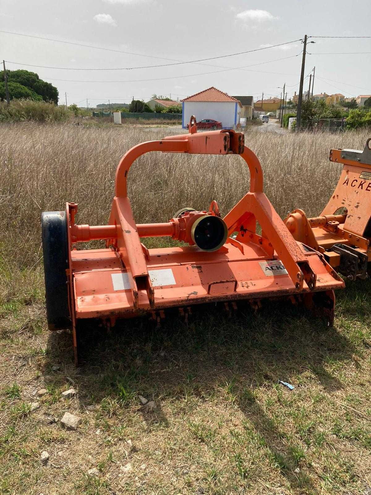 Conjunto de Alfaias Agrícolas