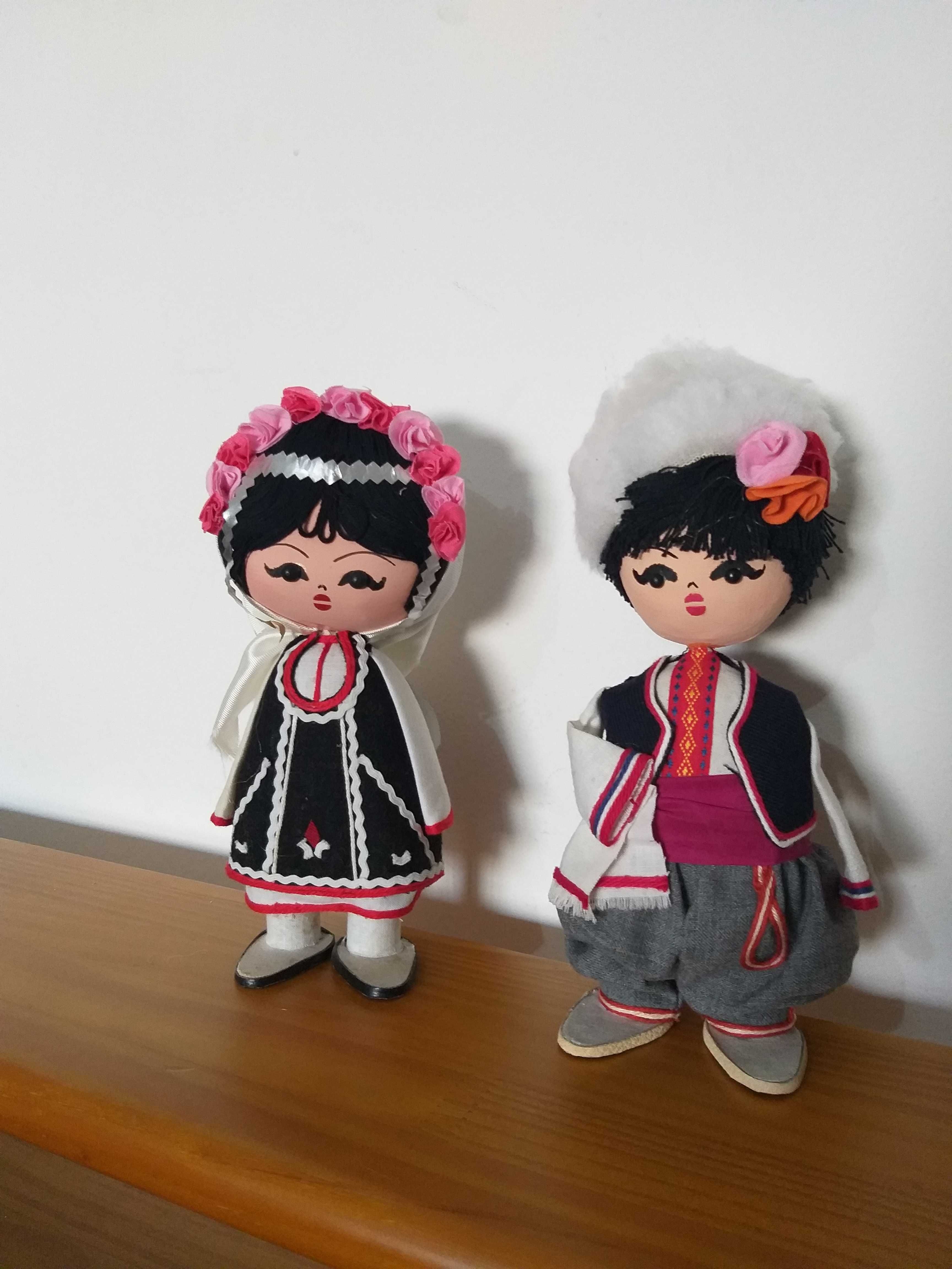 Bonecas com vestimenta tradicional Russa ou Turca / antigas