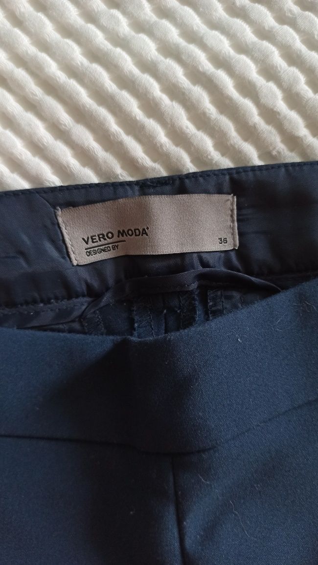 Granatowe spodnie rurki cygaretki Vero Moda 36
