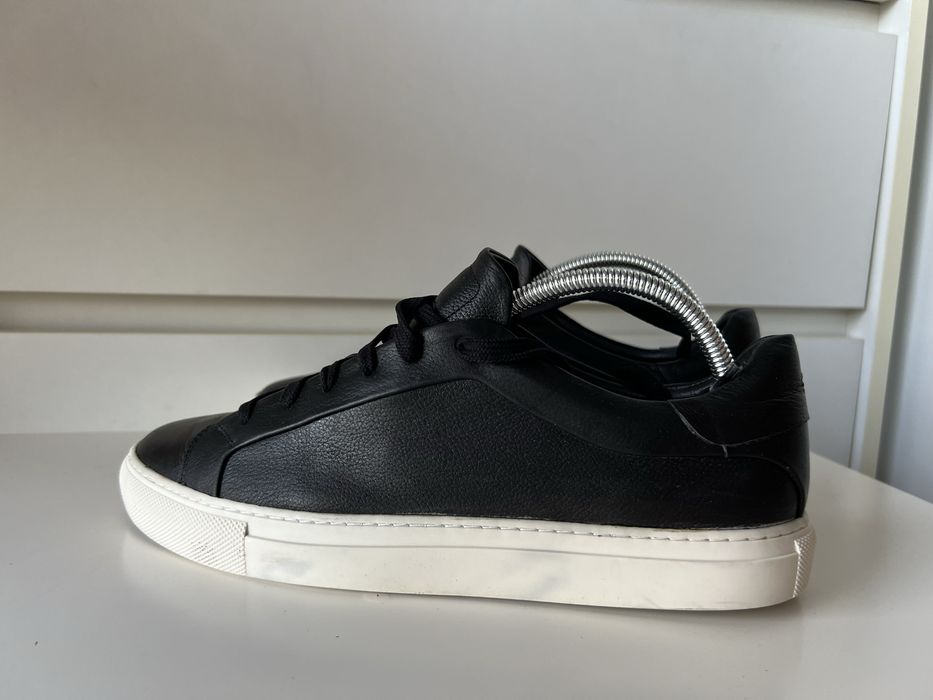 Czarne skórzne trampki Massimo Dutti