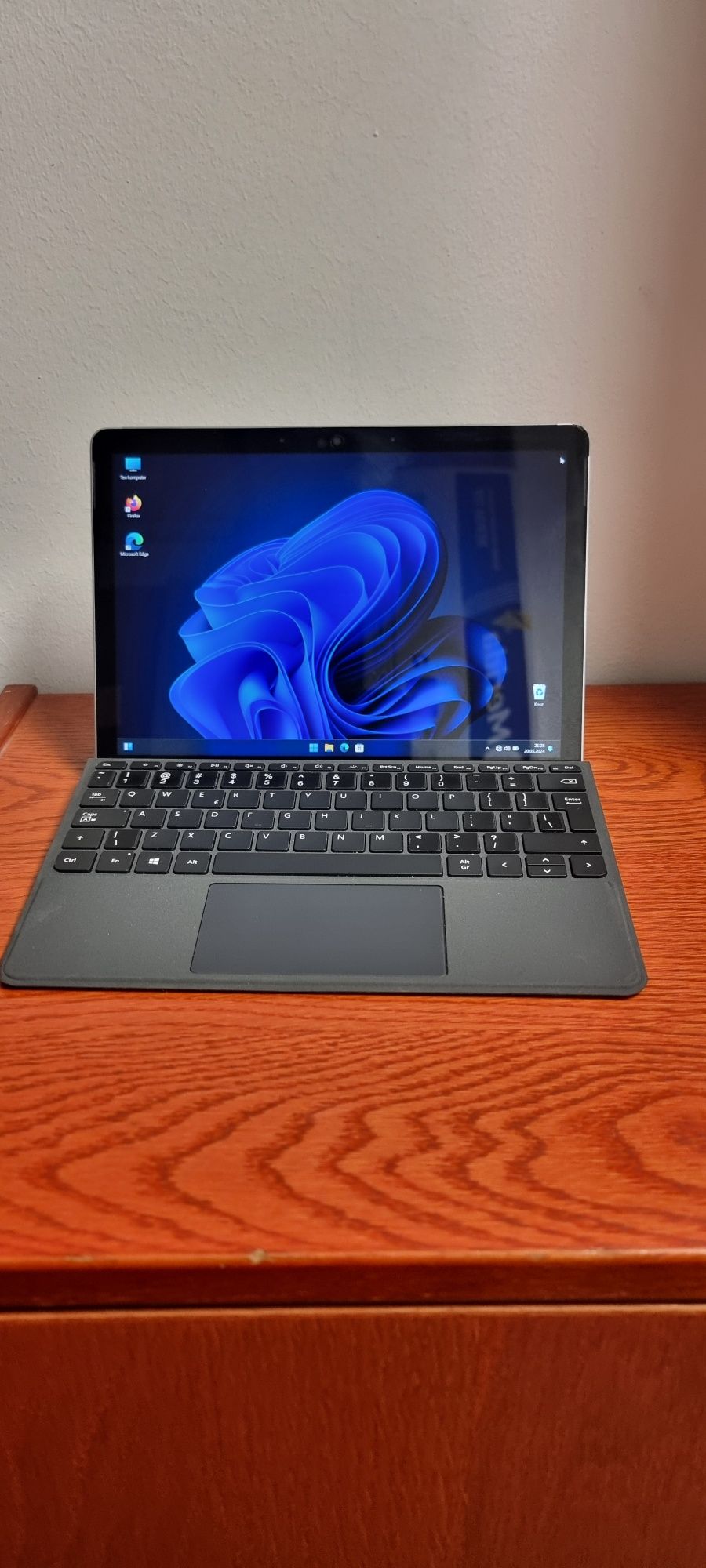 Laptop - Tablet DOTYKOWY 2w1 - Microsoft Surface GO 2 -- 8 Gb/ 128 Gb