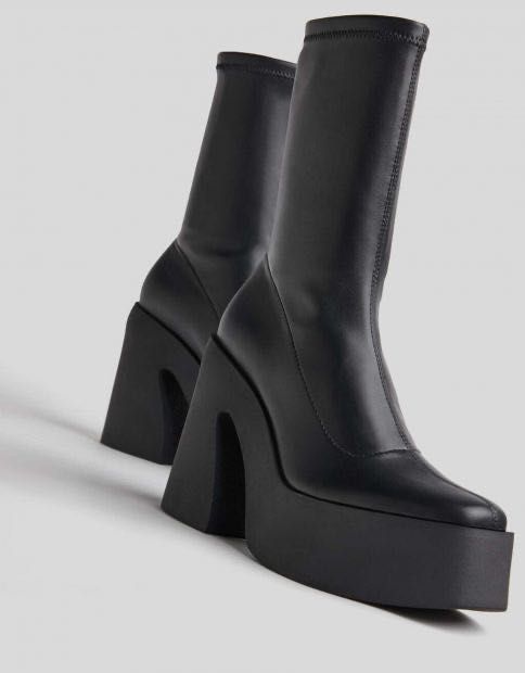 Botas Pretas Novas