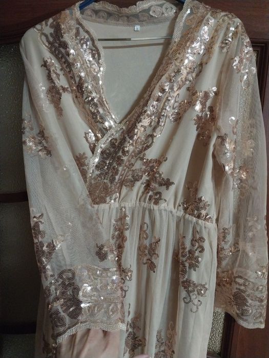 Святкова сукня в паєтках