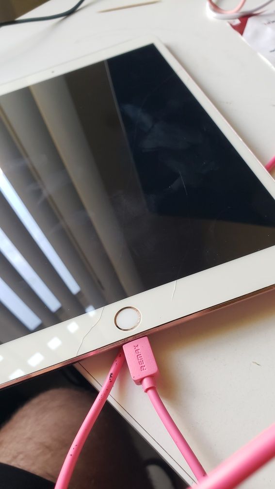 iPad 10.5 a1701 неробочий