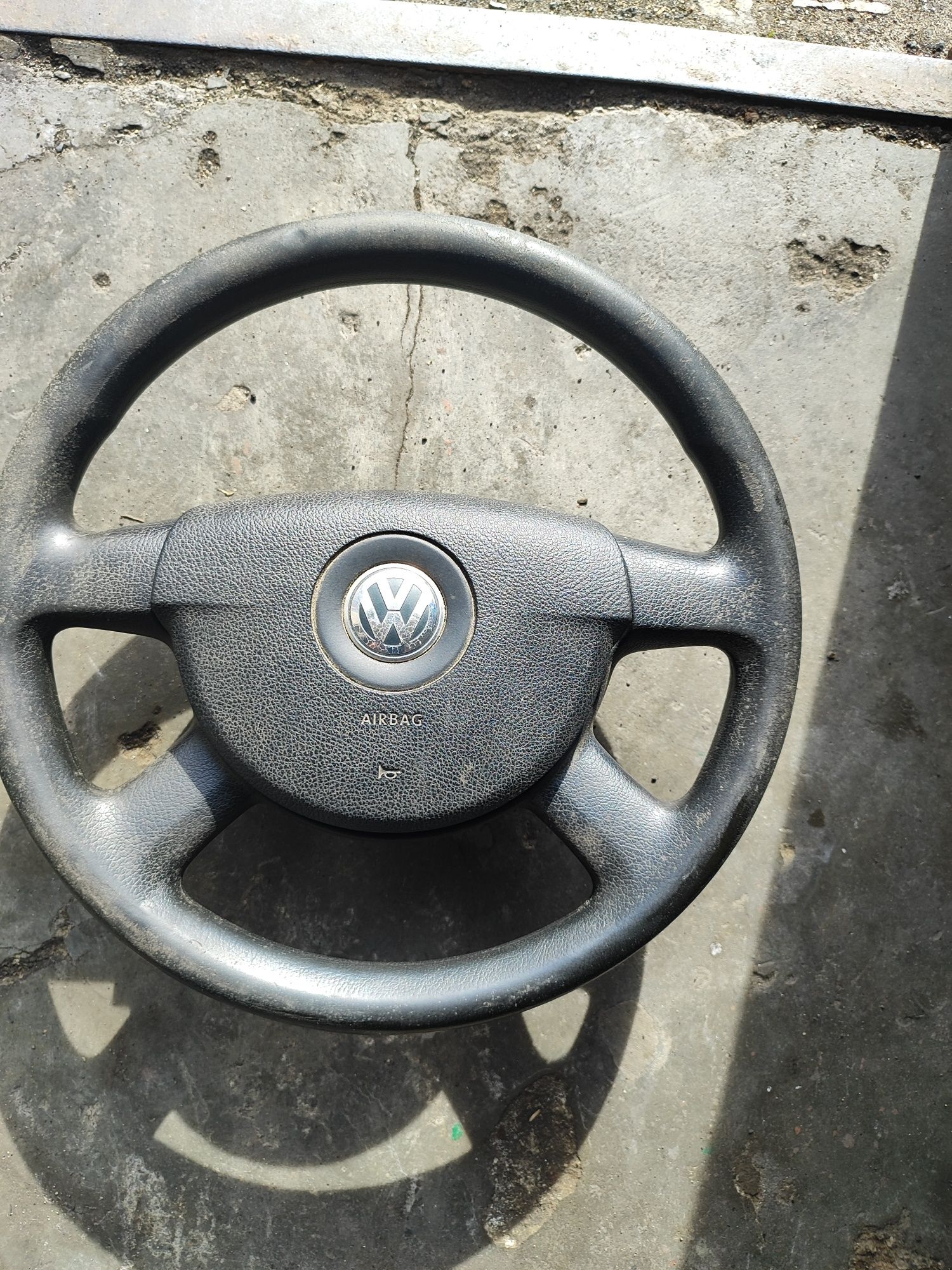 Passat b6 . Sprzedam kierownicę, więcej.