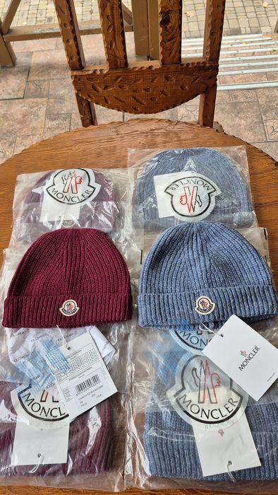 Шапка Moncler. Унисекс. 50% шерсть, 50% акрил.