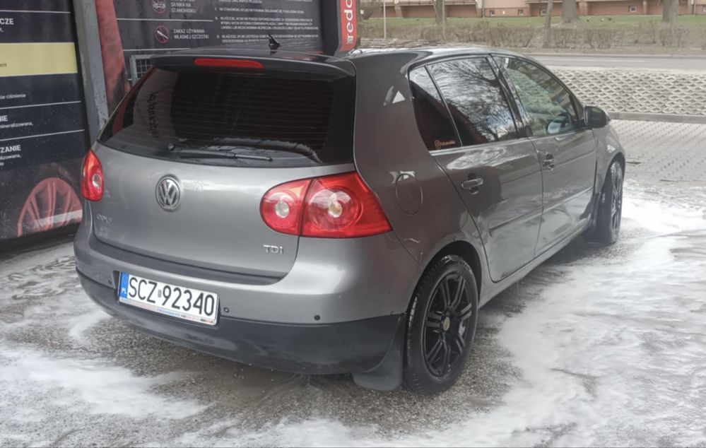 Sprzedam zadbane autko golf V