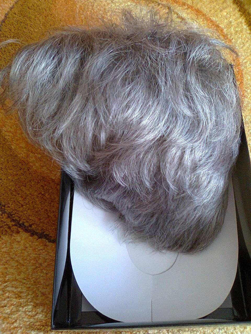 NOWA Peruka damska klasyczna włosy krótkie syntetyczne srebrno-szara