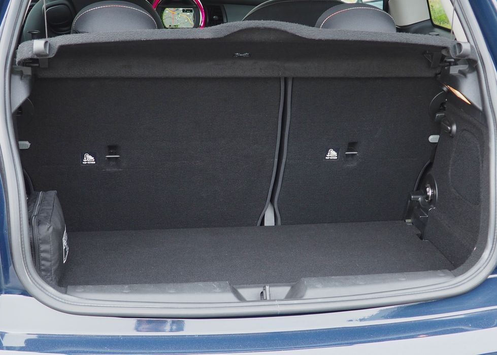 Mini Cooper D 1.5 automático (modelo 2018), gasóleo, GPS, JCW jantes