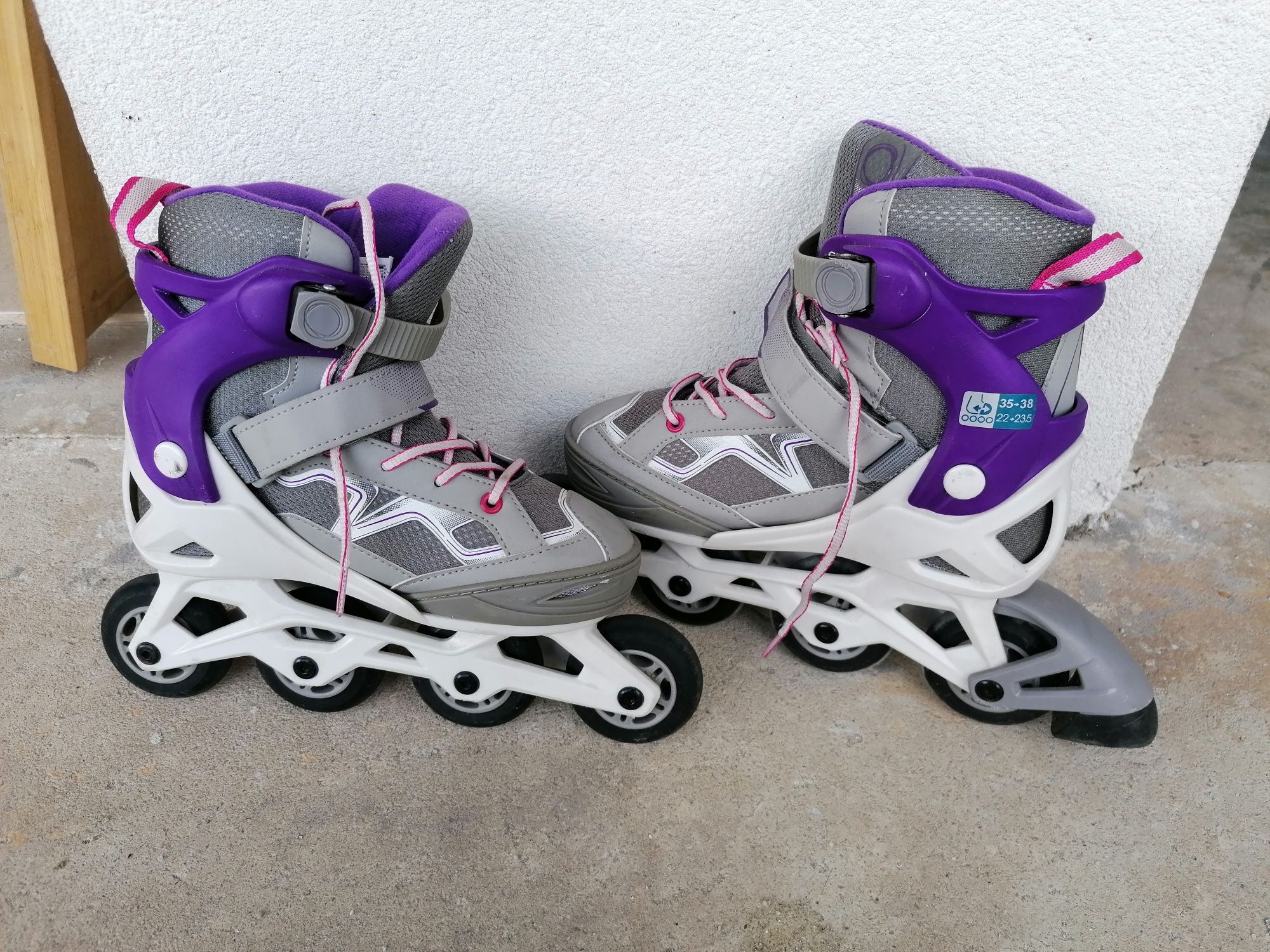 Patins azuis e roxos