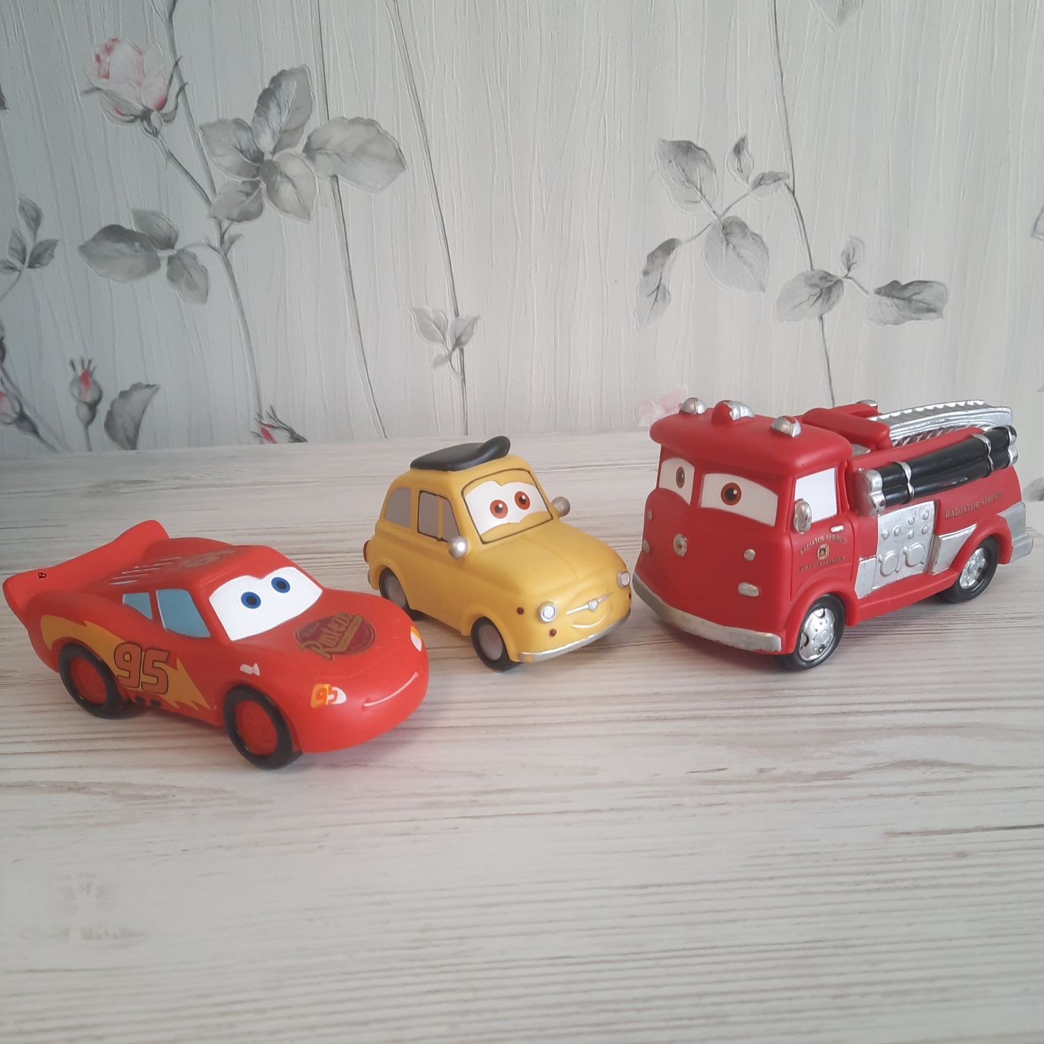 Disney Pixar Cars Макквін Блискавка троль троллі хатинка ведмедя Pixar