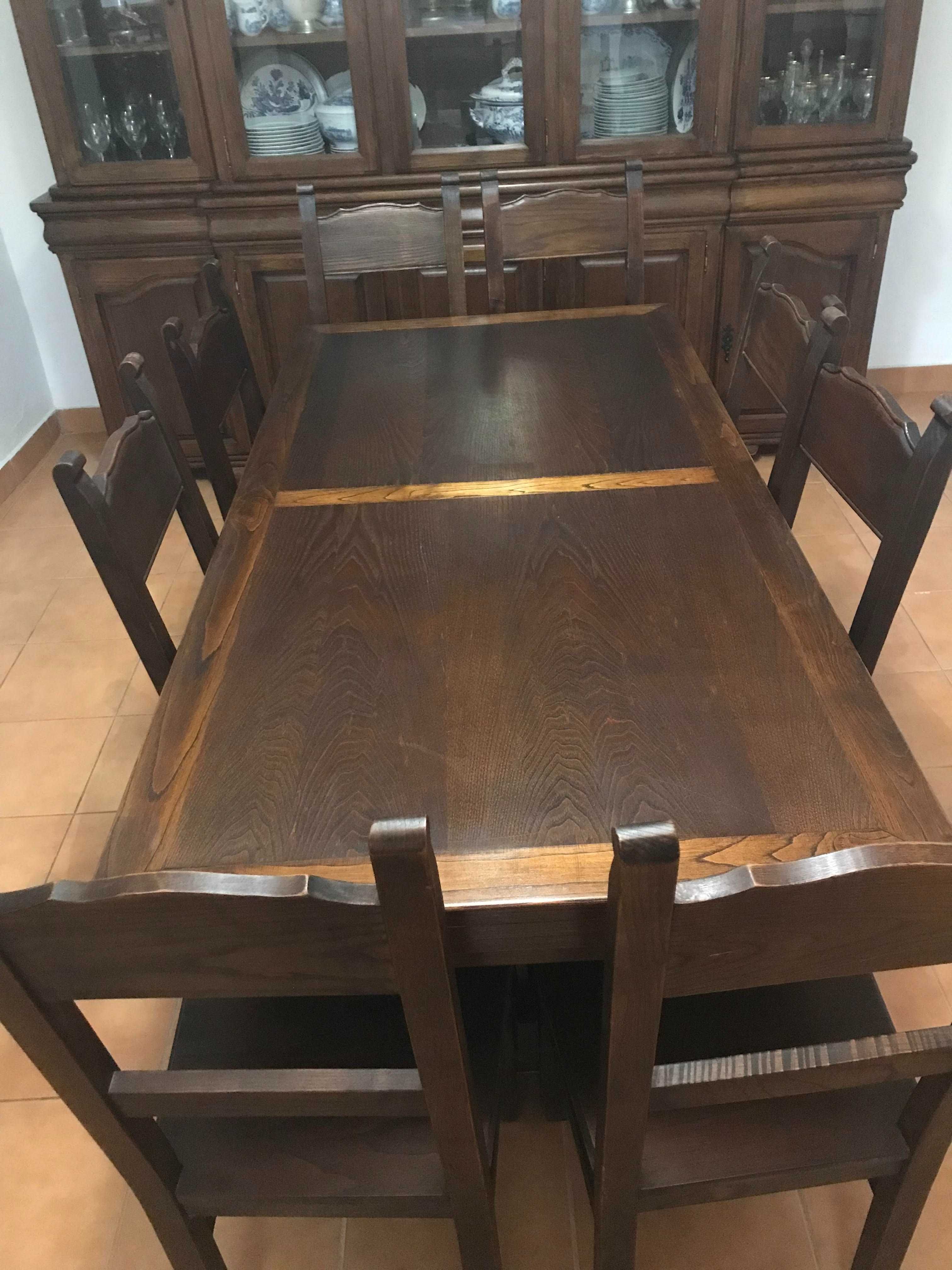 vendo mesa e cadeiras