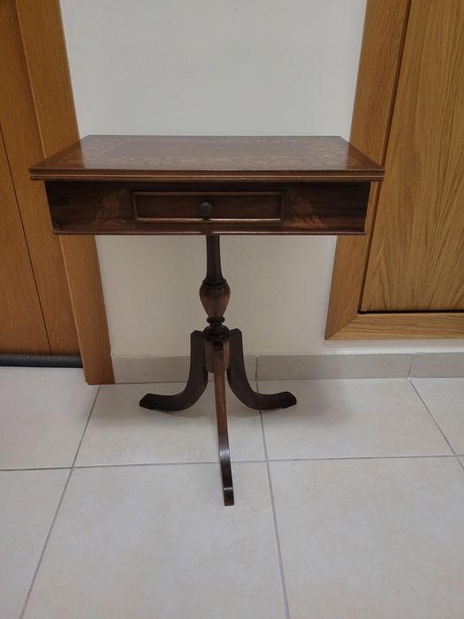 Mesa em madeira rústica