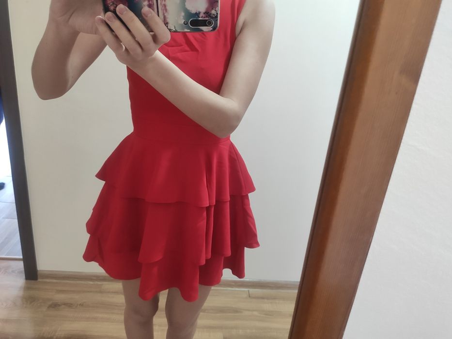 Czerwona, elegancka sukienka