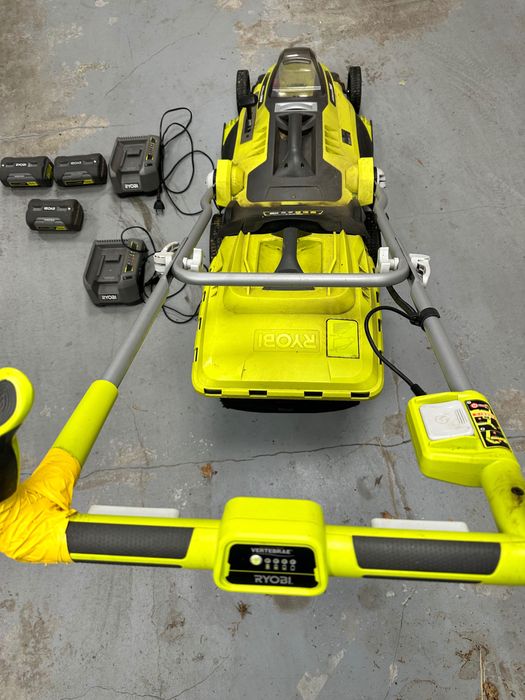 Kosiarka akumulatorowa Ryobi RLM36X46L5F z bateriami i ładowarkami