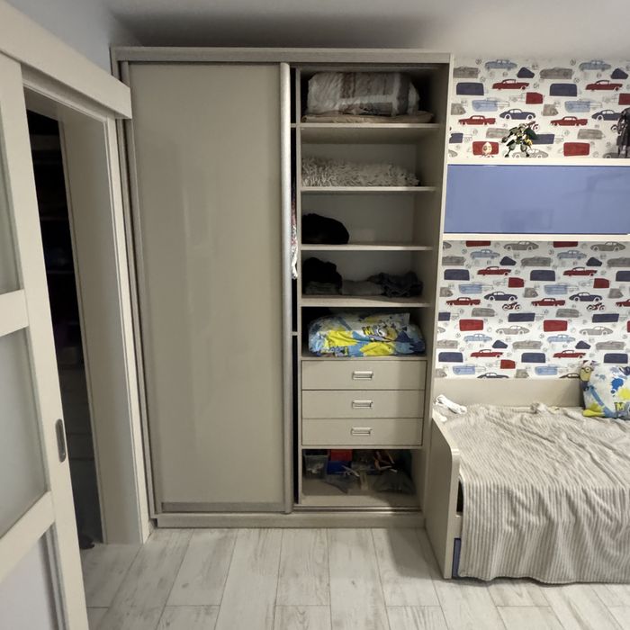 Комплект дитячих меблів класу люкс (само вивіз)