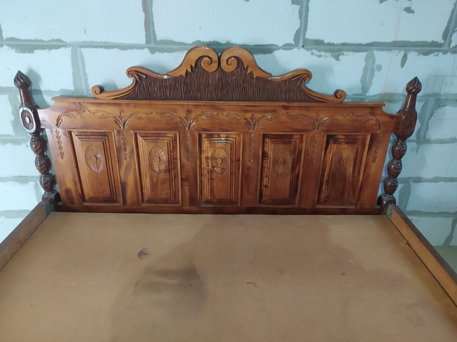 Двоспальне ліжко