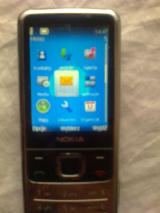 6700-c1 srebna.Nokia E66.