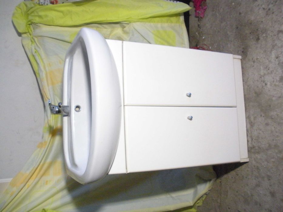 Umywalka + szafka łazienkowa