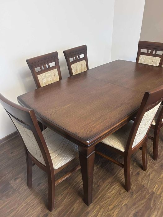 Drewniany stół z 6 krzesłami