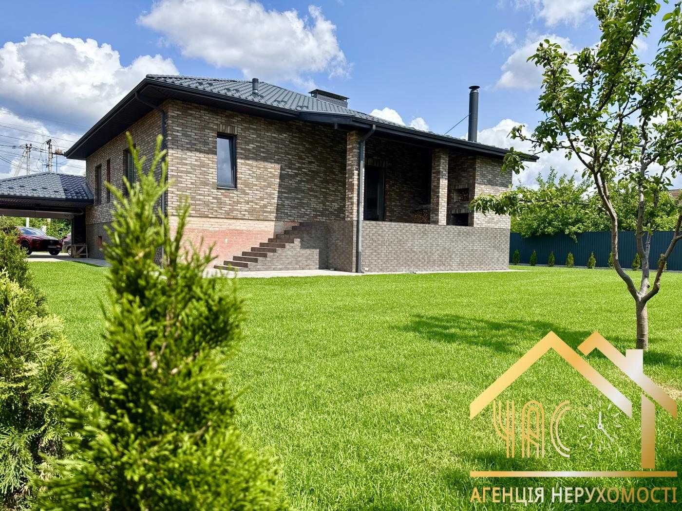 Продаж будинку 228м² з цокольним поверхом, гаражем, навісом та терасою