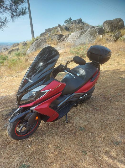 Maxi scooter kymco super dink 125cc com equipamento