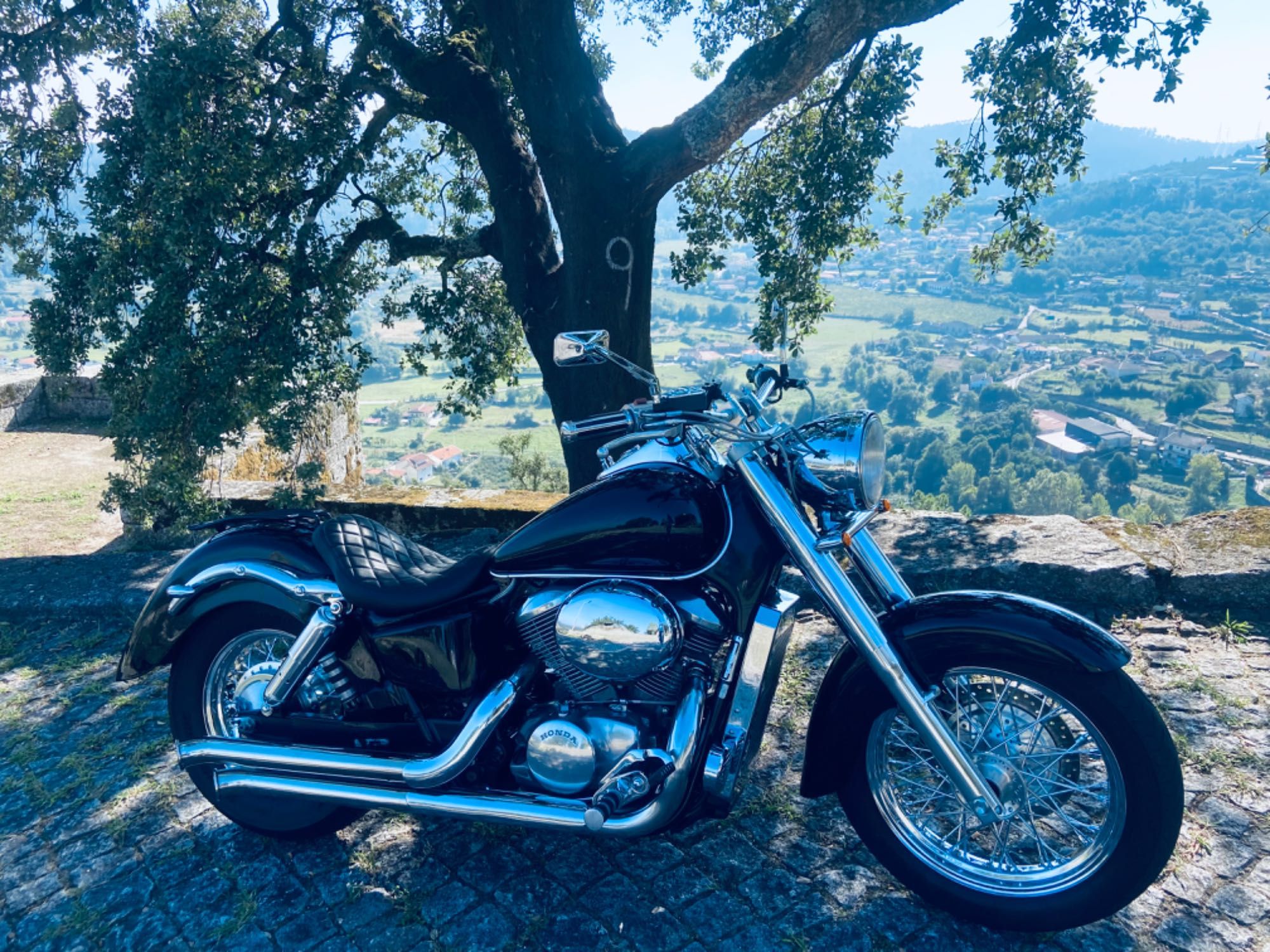 Honda Shadow 750.