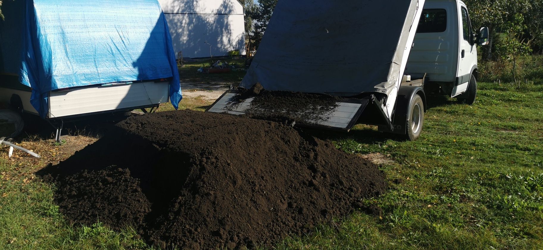 Ziemia ogrodowa torf kompost podłoże trawa trawnik warzywa