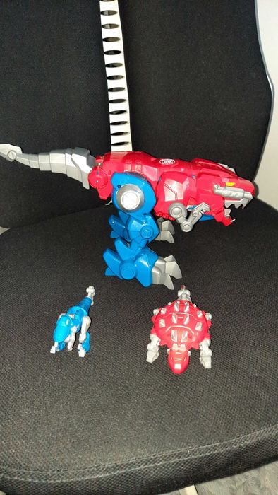 Dinozaur zmieniający się w robota