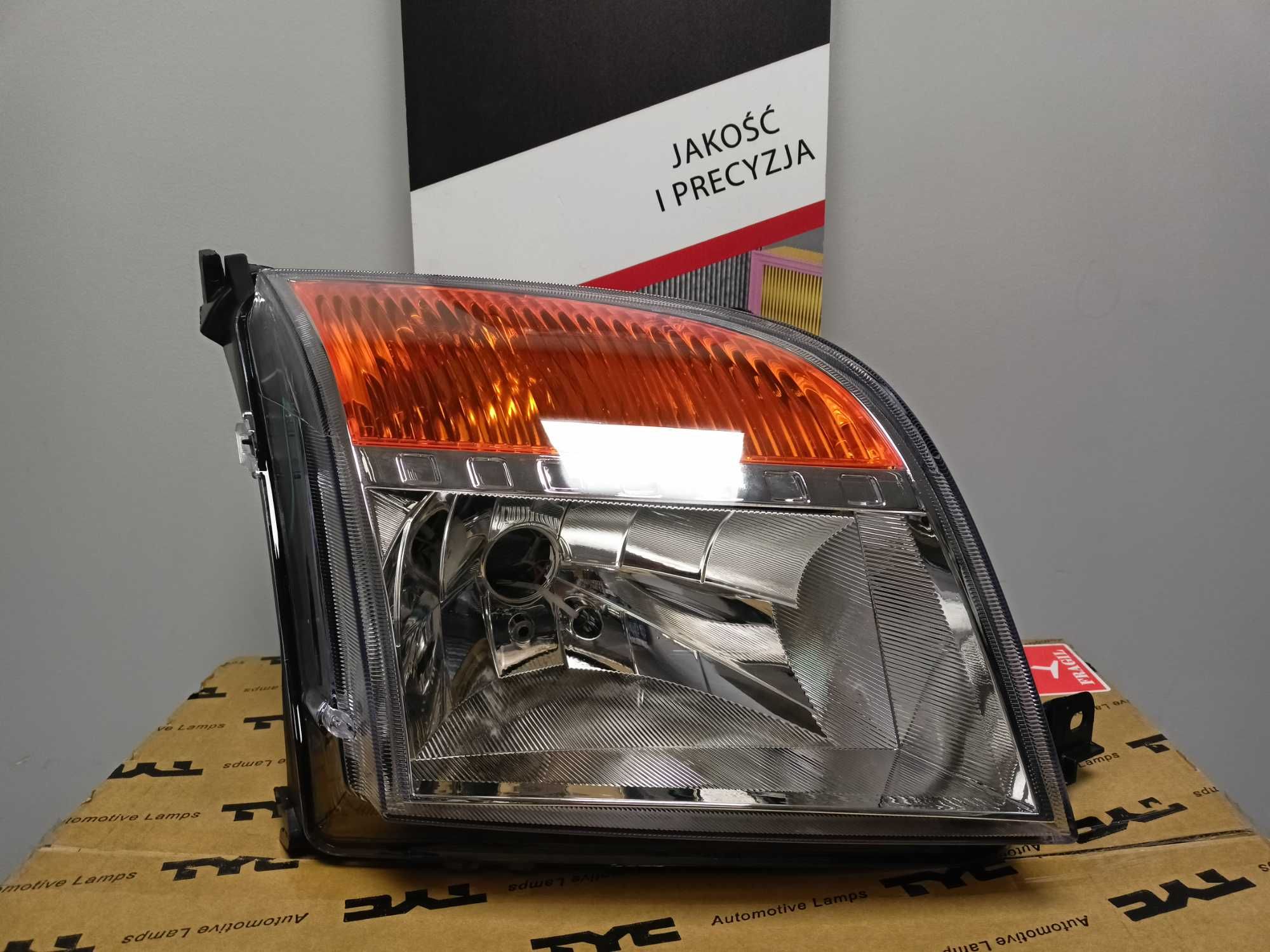 Ford Fusion 05-12 Lampa/Reflektor prawy H4