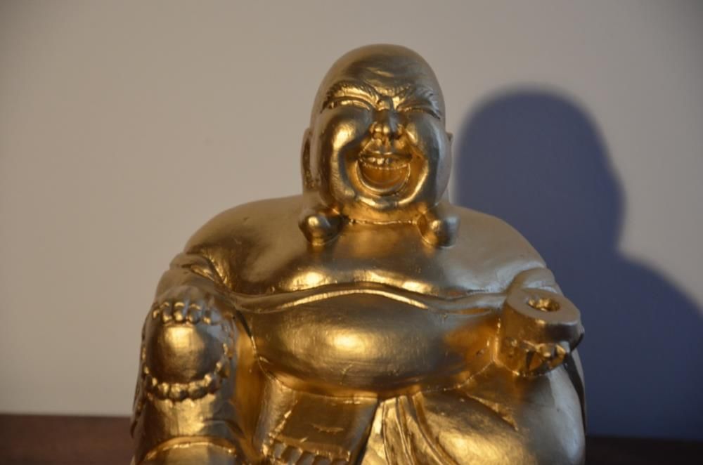 Estatueta BUDA Hotei San Sentado – Material: Pó de Pedra