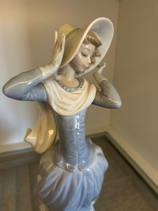 Lladró - Spring Breeze (4936)