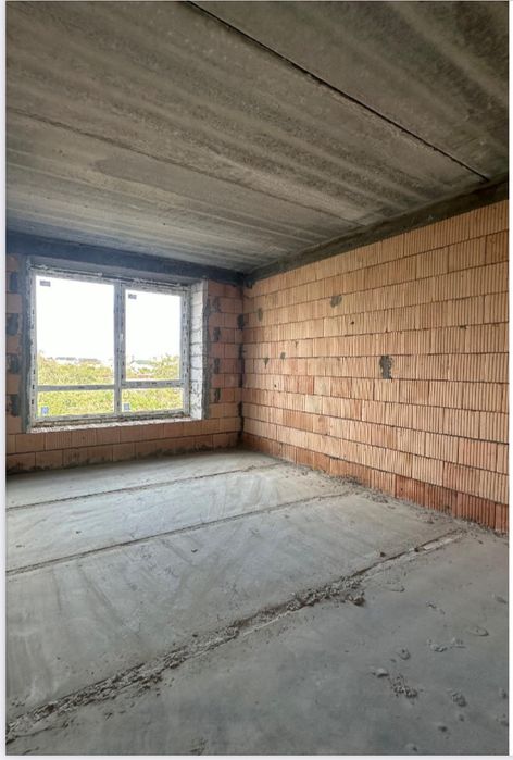 Цегляний ТАУНХАУС з переднім і заднім двором. Газ