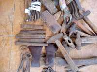 Ключи ,молотки, сокира радянського виробництва