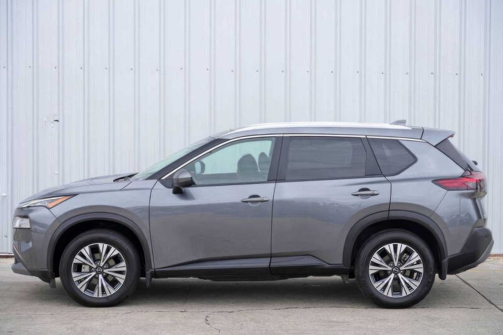 Nissan Rogue SV      2022