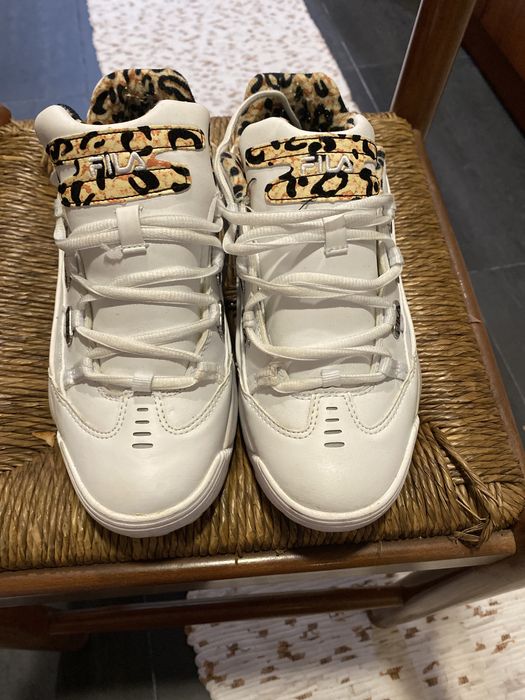 Tênis fila 1 vez uso lindo perfeito estado.