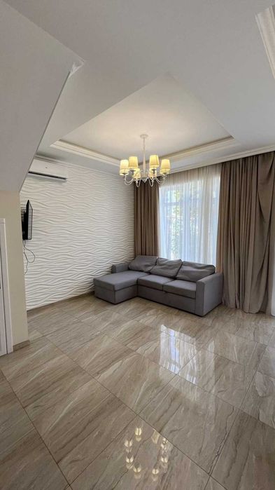 будинок  з зоною відпочинку та місцем двух авто по ціні квартири!!!