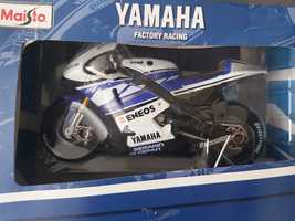 Miniatura moto GP YAMAHA 1:10