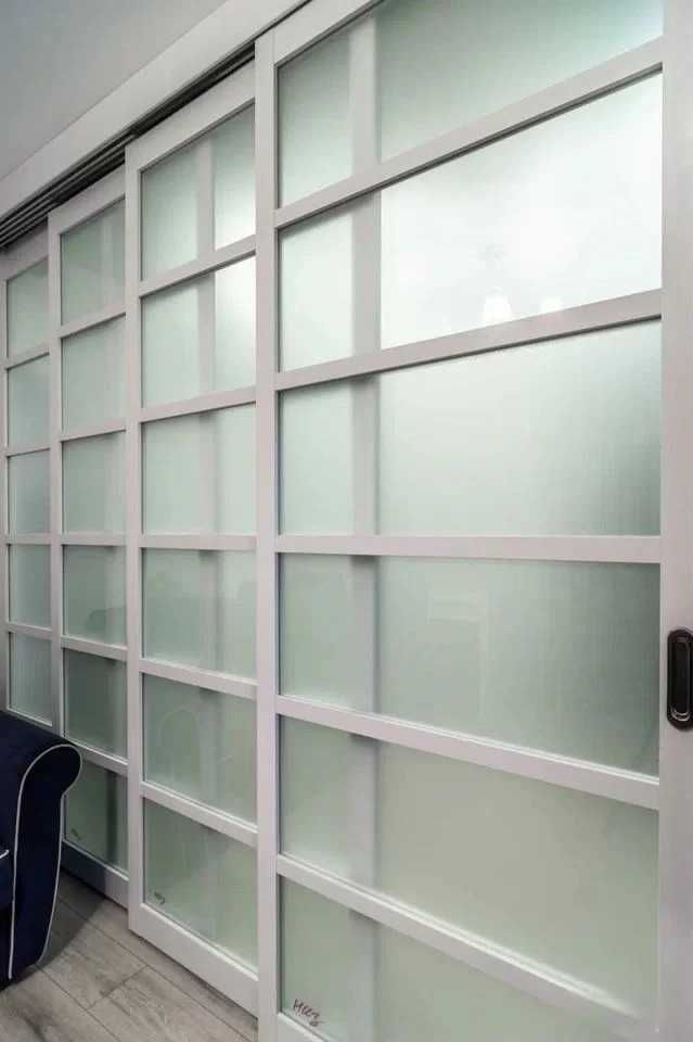 Розсувні перегородки міжкімнатні алюмінієві. Скляні двері-купе. Монтаж