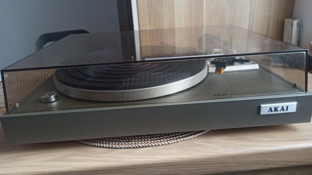Gramofon marki Akai AP-B20C Vintage