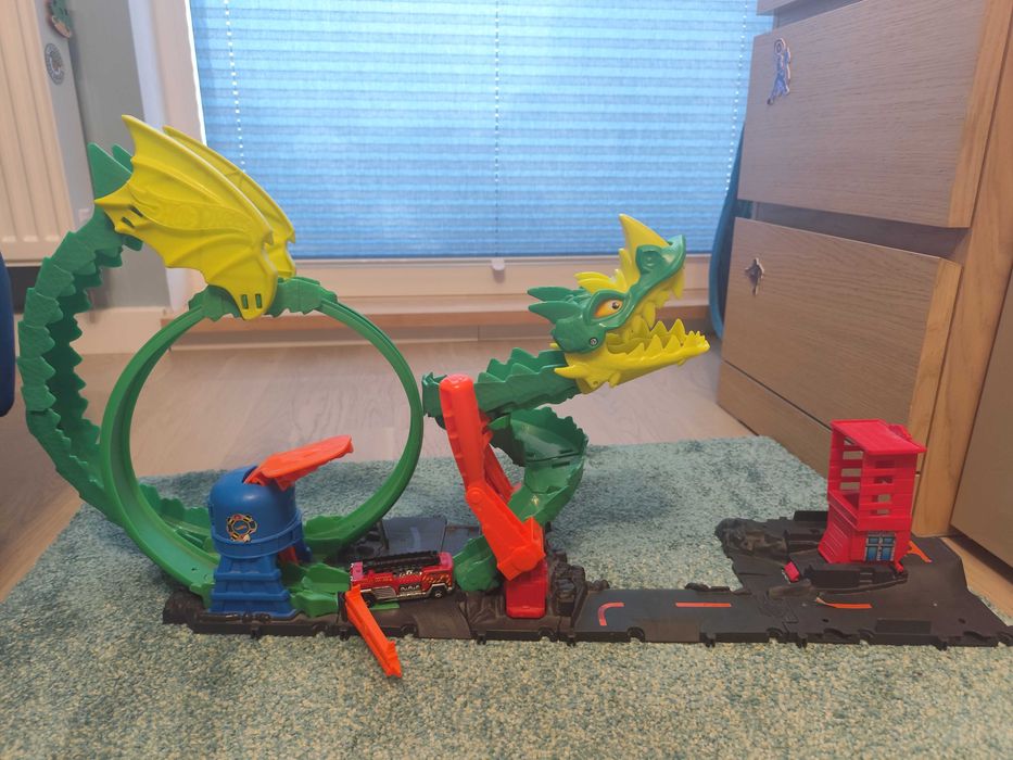 Hot Wheels City Dragon, atak Smoka na straż pożarną