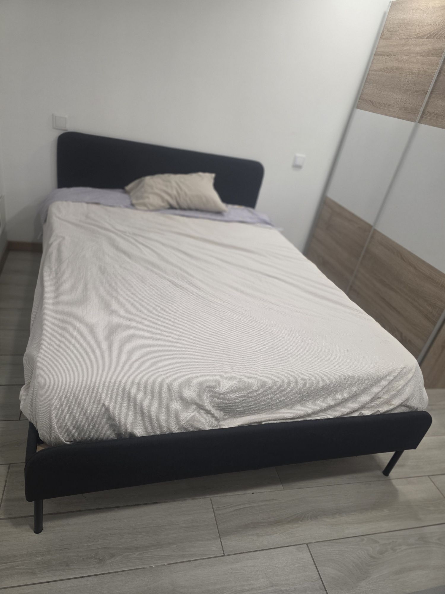 Cama com colchão