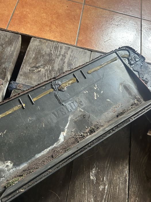 Okno dachowe wyłaz Velux  sama rama kołnierz ! pcv czarne !