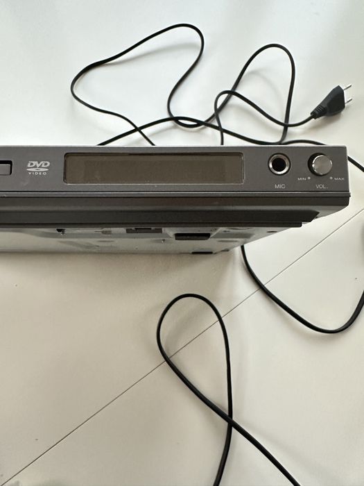 Продам два DVD відеоплеєра LG, один з караоке. DK673Х та DV656X.