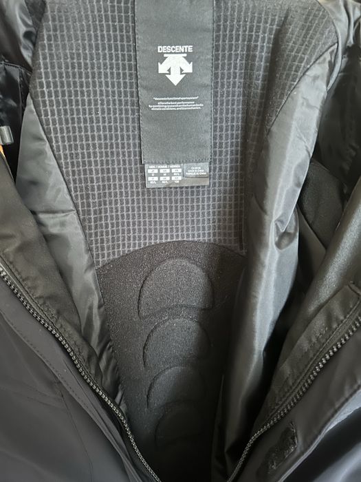 Kombinezon narciarski dwuczęściowy marki Descente