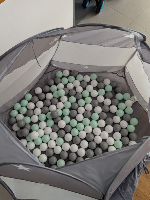 Namiot/domek z kulkami