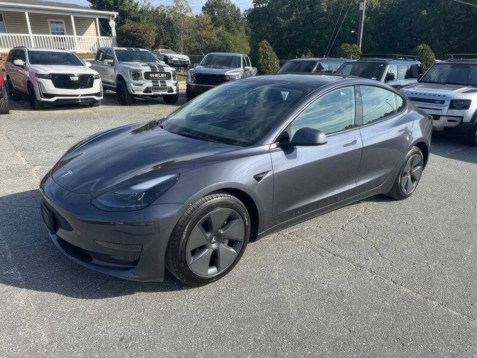 Tesla Model 3      2023