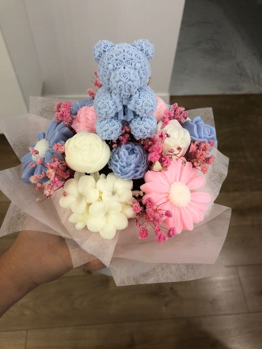 Bukiet kwiatów ze świec sojowych flower box