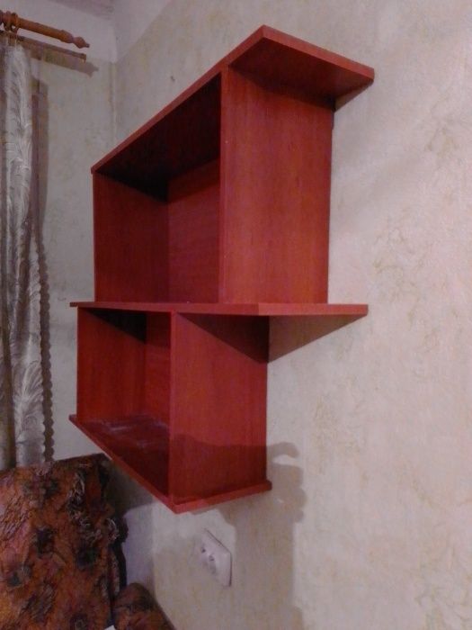 Книжная полка в прекрасном состоянии