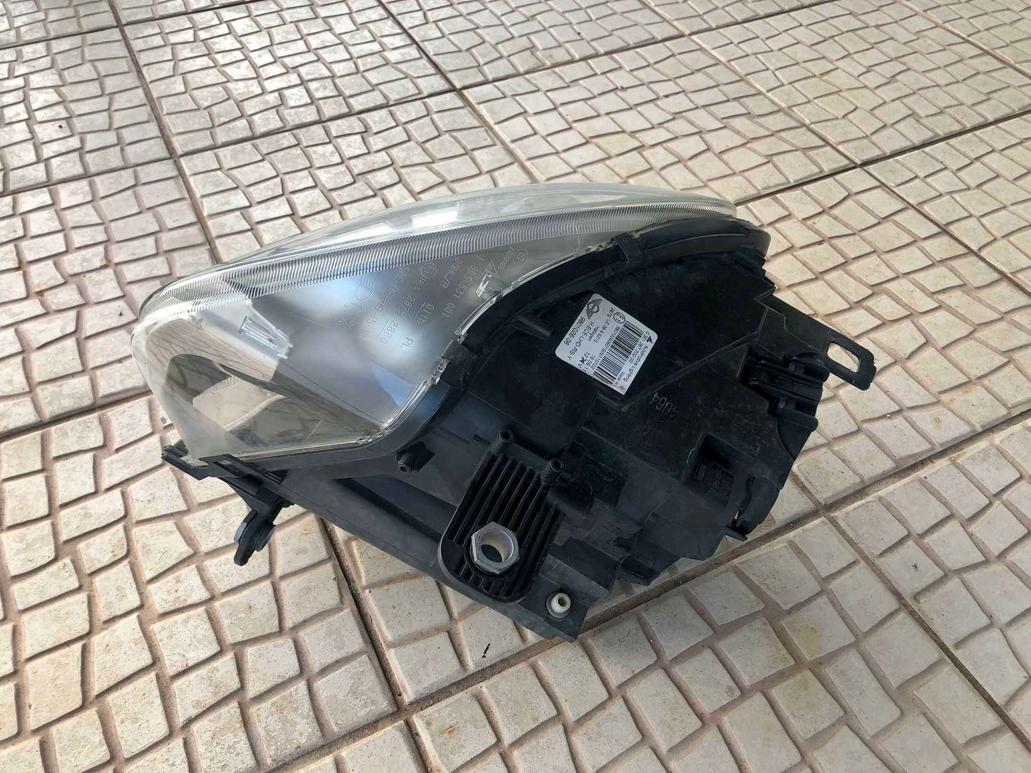 Faróis frontais para Mini Countryman